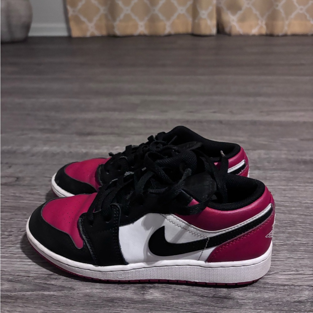 Air Jordan 1 low kids size 4y
